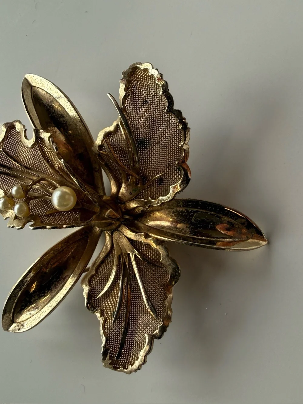 Vintage Gold Tone Leaf Brooch with Faux Pearls